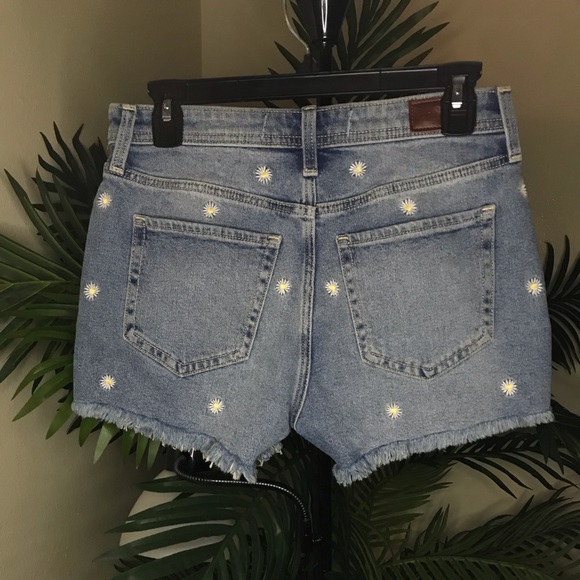 Hollister high waisted shorts - Picture 2 of 2